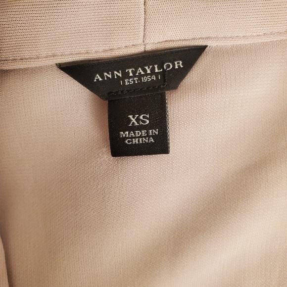 Elegant Ann Taylor top - Picture 3 of 3